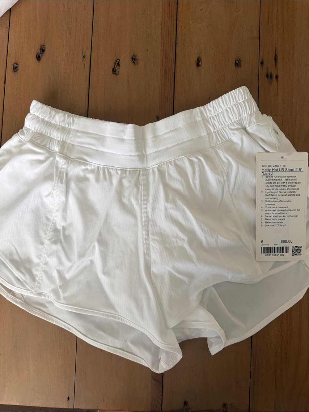 lululemon Hotty Hot Low-Rise Lined Short 2.5" Shorts White Size 6